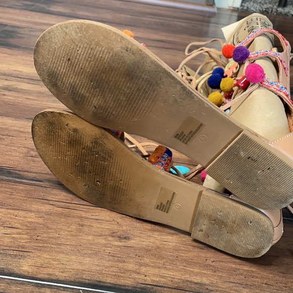 Mia gladiator sandals reanna size 8 multi color puff balls - Picture 6 of 6